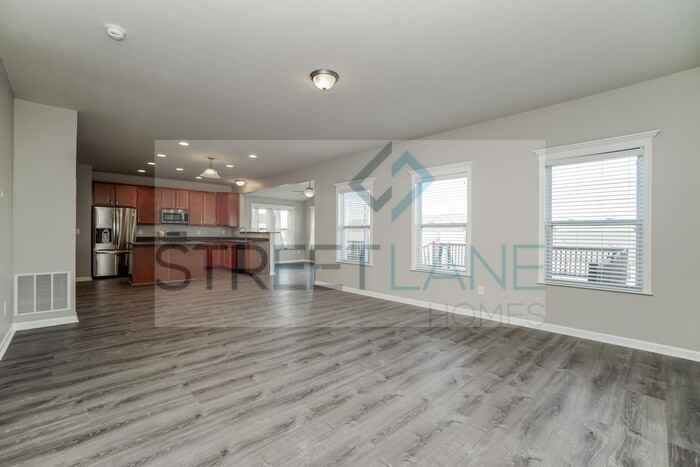 2569 Ridgeway Ave - Photo 3 of 15