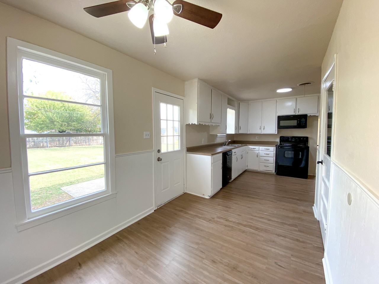 413 East Hampton Road - Photo 3 of 11