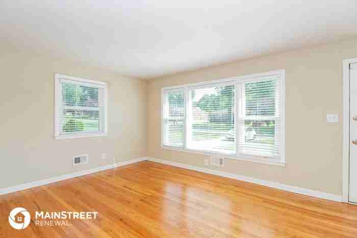 1615 Stafford Ave - Photo 3 of 15