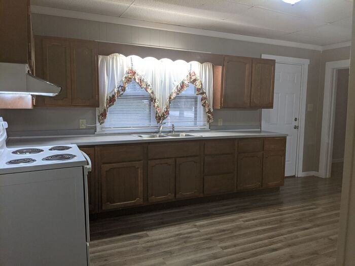 7652 S State Road 46 - Photo 2 of 10