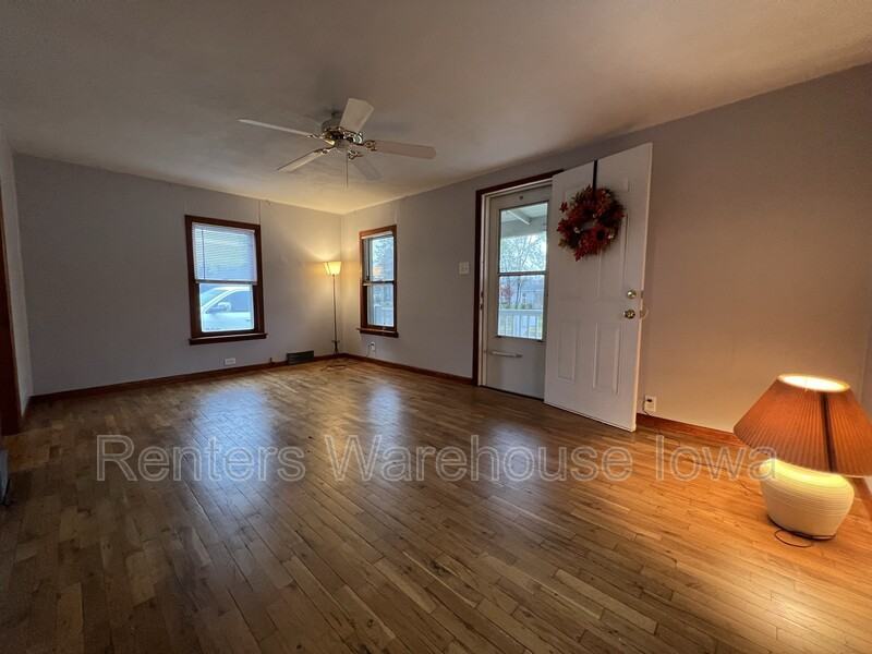 2759 E Washington Ave - Photo 3 of 18