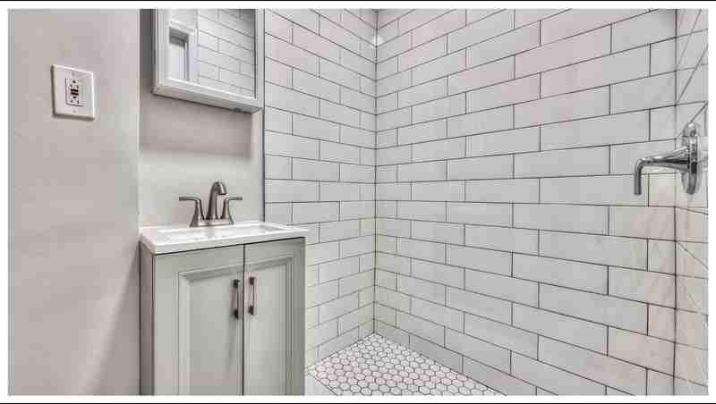 2220 Lyndhurst Ave - Photo 4 of 11