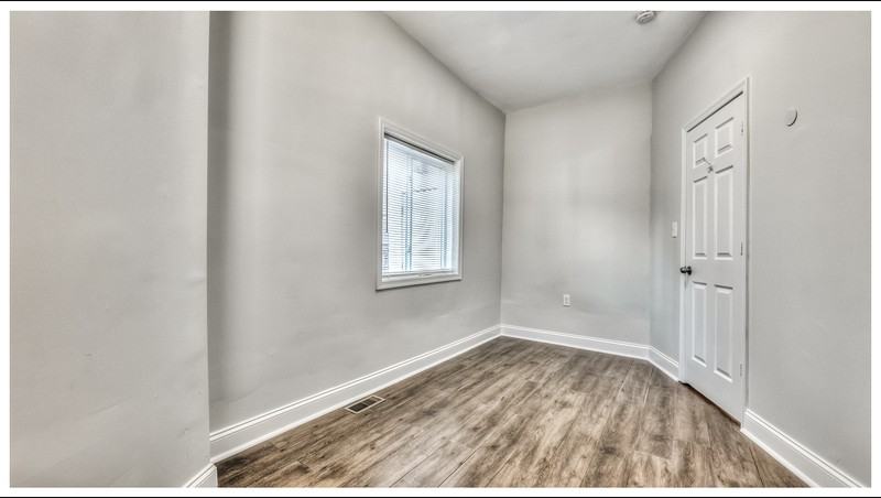 2220 Lyndhurst Ave - Photo 6 of 11