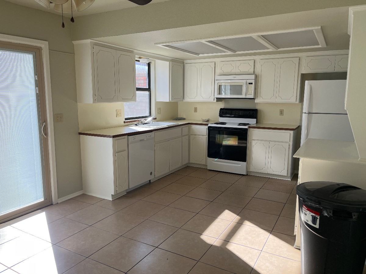 2126 Nw 118th St #1 - Photo 4 of 12