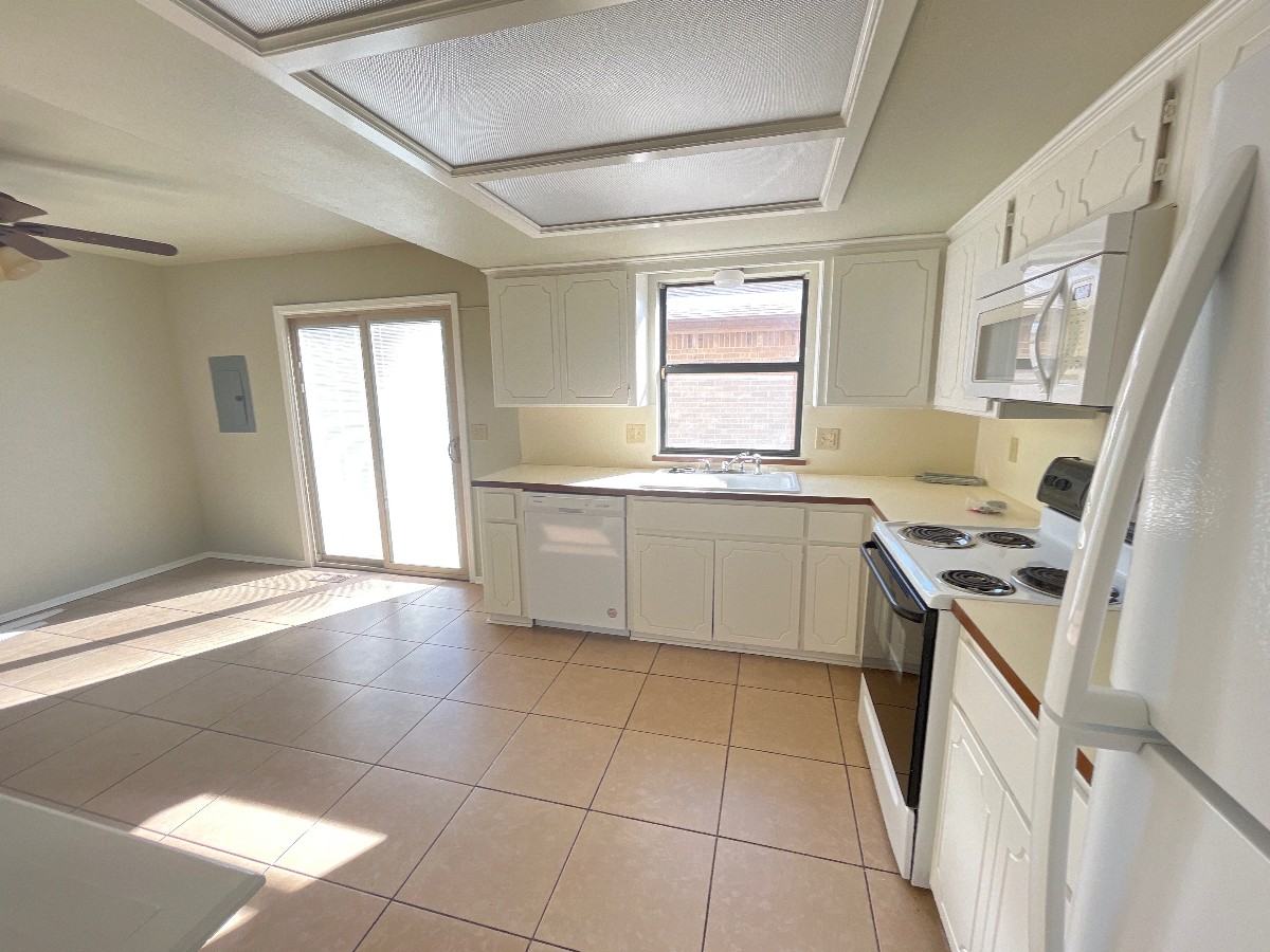 2126 Nw 118th St #1 - Photo 5 of 12