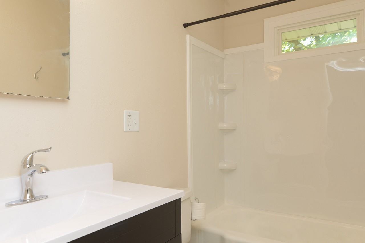 1600 W Mccarty St #1600 - Photo 2 of 11