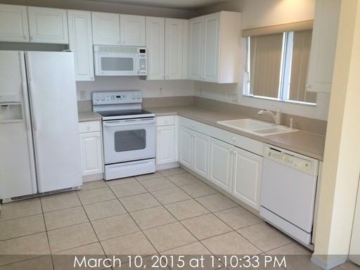 1704 NW 2nd St - Photo 3 of 8