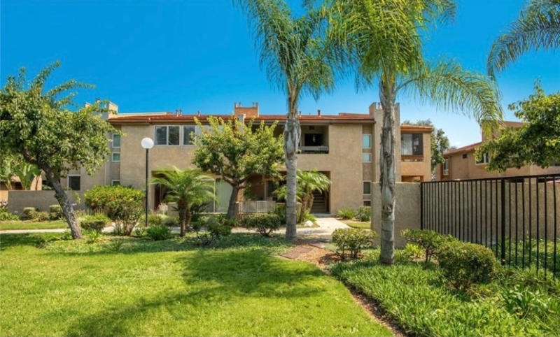 16891 Bluewater Ln - Photo 3 of 49