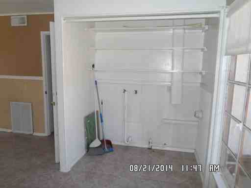 2045 Shasta St - Photo 3 of 13