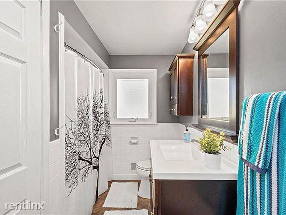 726 Anthony Wayne Dr - Photo 2 of 3