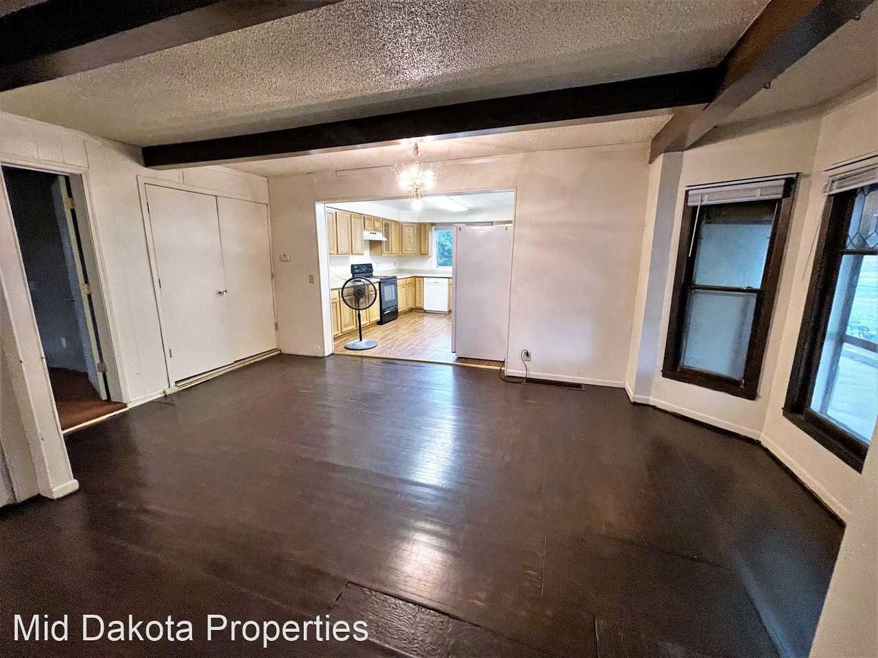 316 W 2nd - Photo 3 of 18
