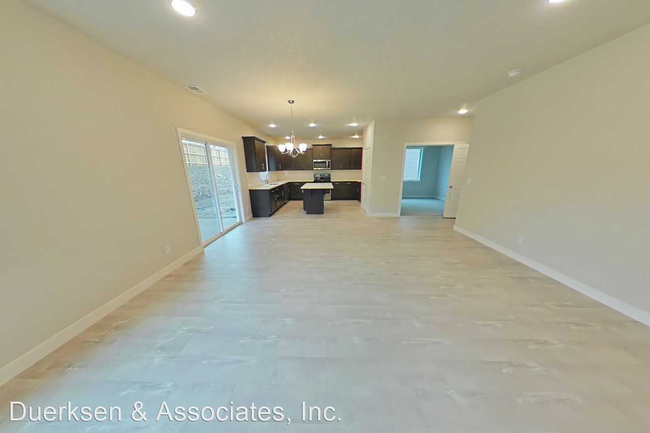 766 Willowbrook Dr - Photo 3 of 9