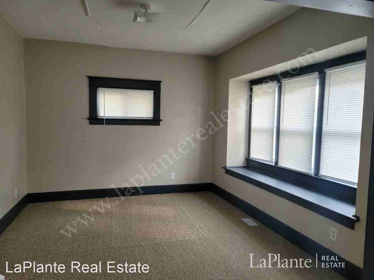 291 East Broadway Street - Photo 3 of 12