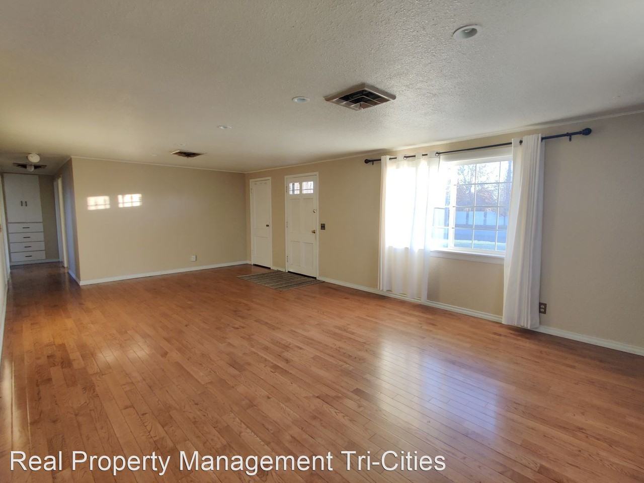 1011 Elm Ave - Photo 2 of 13