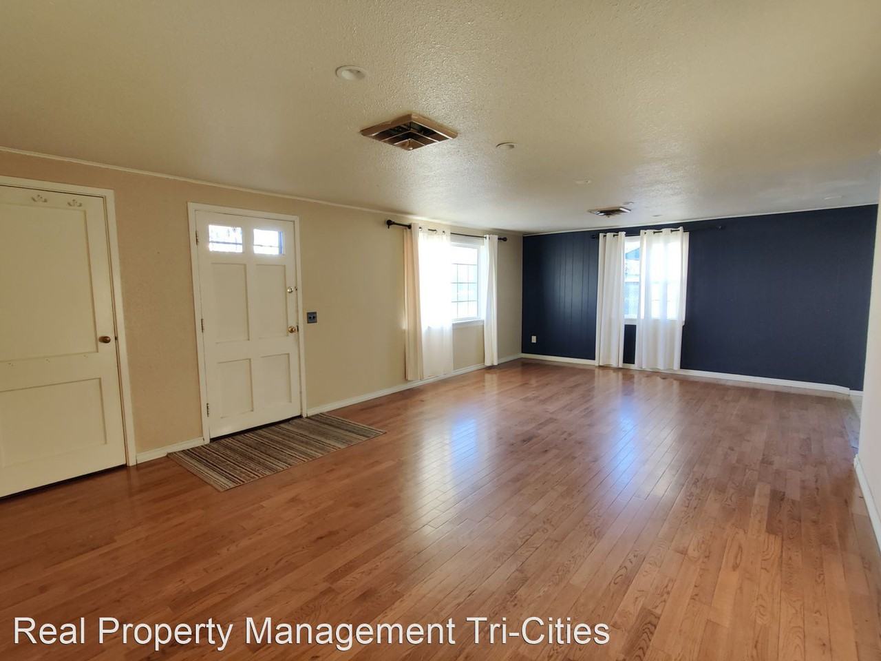 1011 Elm Ave - Photo 3 of 13