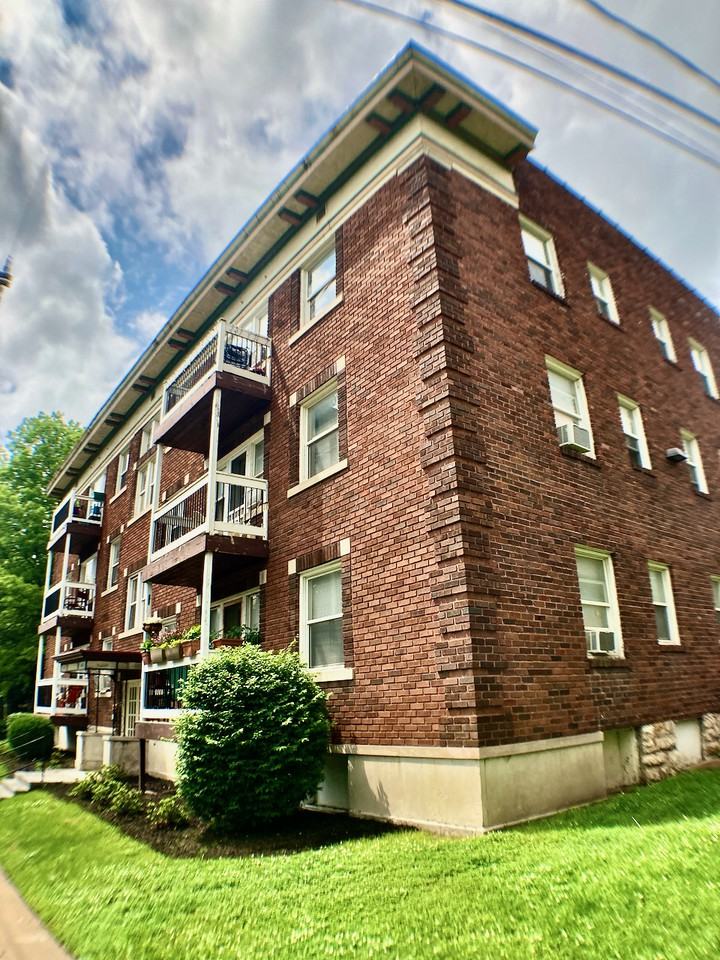 902 E 39th St #904 - Photo 3 of 19