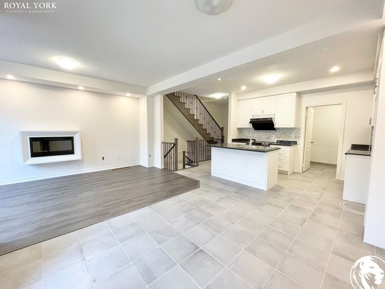 469 Manhattan Common - Photo 2 of 27