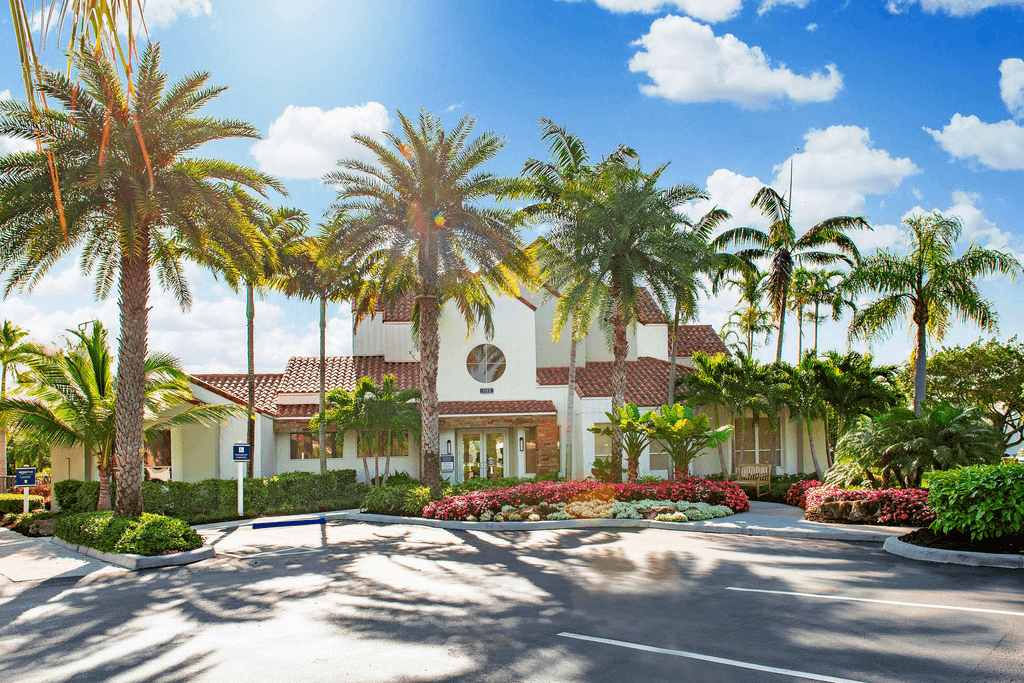 Sheridan Ocean Club Apartments - Photo 6 of 49