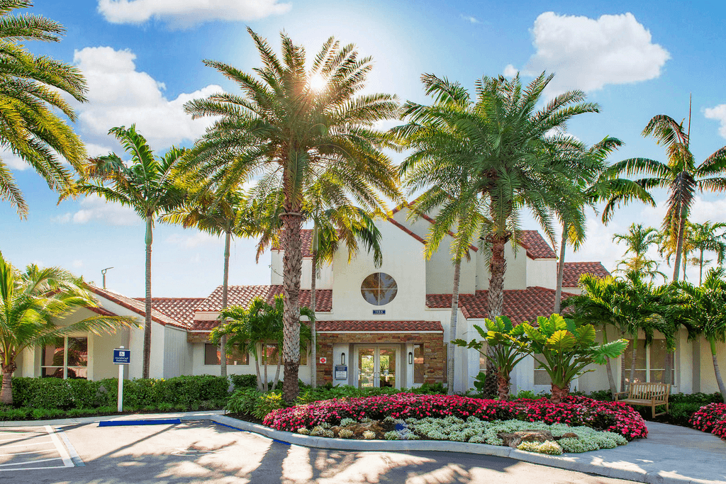 Sheridan Ocean Club Apartments - Photo 5 of 49