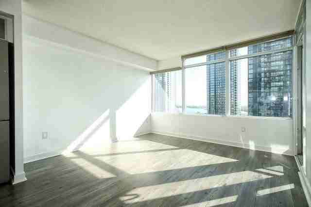 25 Telegram Mews #2807