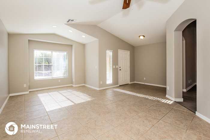 1210 E Rosemonte Dr - Photo 3 of 16