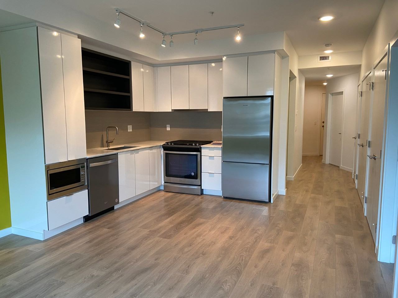725 Marine Drive #220 - Photo 3 of 31