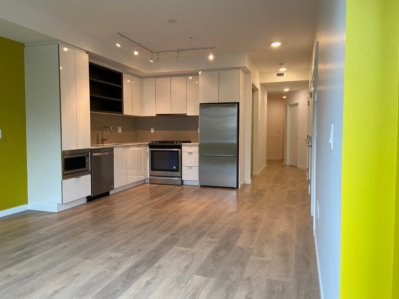 725 Marine Drive #220 - Photo 5 of 31