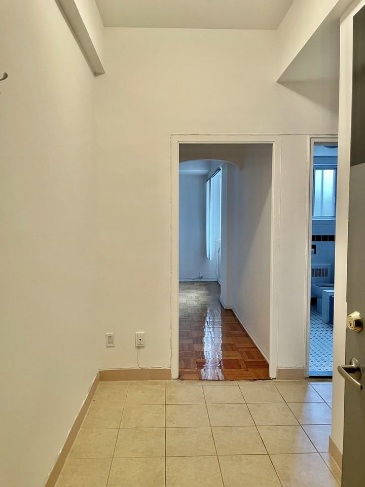 6201 Sherbrooke St W - Photo 3 of 5