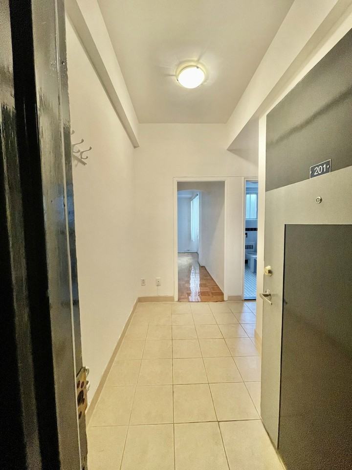 6201 Sherbrooke St W - Photo 2 of 5