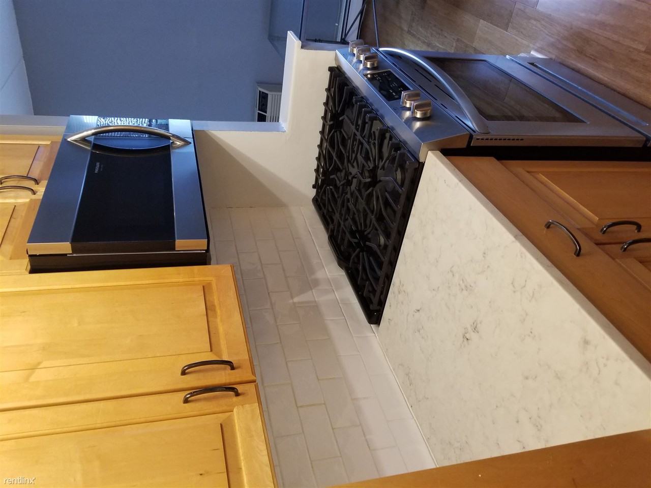 Hyde Park Condos - Photo 3 of 10