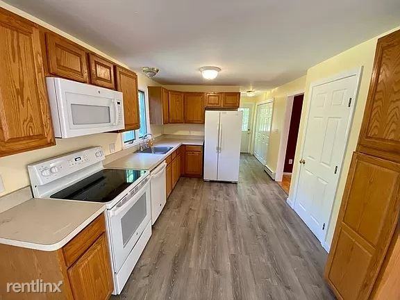 27 Sachem Dr - Photo 3 of 9