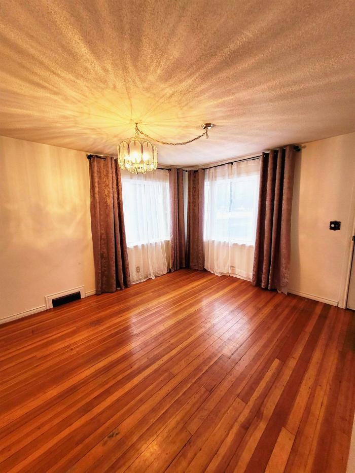 1705 Ingledew St - Photo 3 of 22