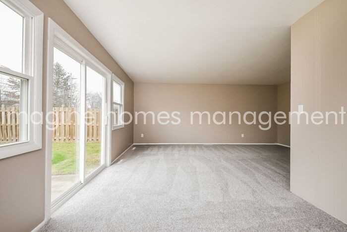 391 Wyleswood Dr - Photo 3 of 15