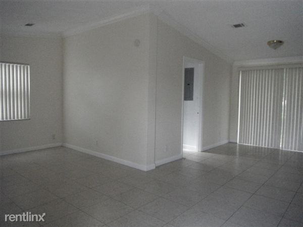 1608 Crandon Ave - Photo 2 of 5