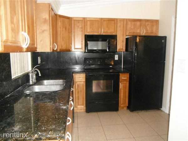 1608 Crandon Ave - Photo 3 of 5