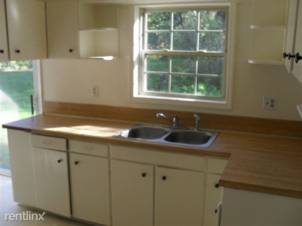 1130 E Schumacher St - Photo 3 of 4
