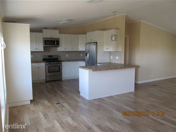 1216 Harris St - Photo 3 of 10