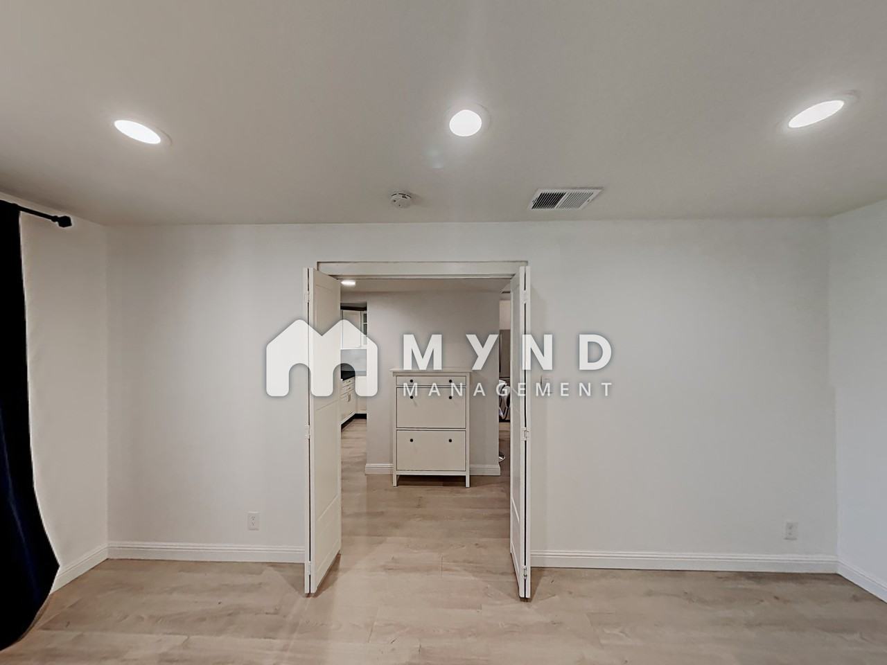 6039 Pineland Ave - Photo 2 of 18