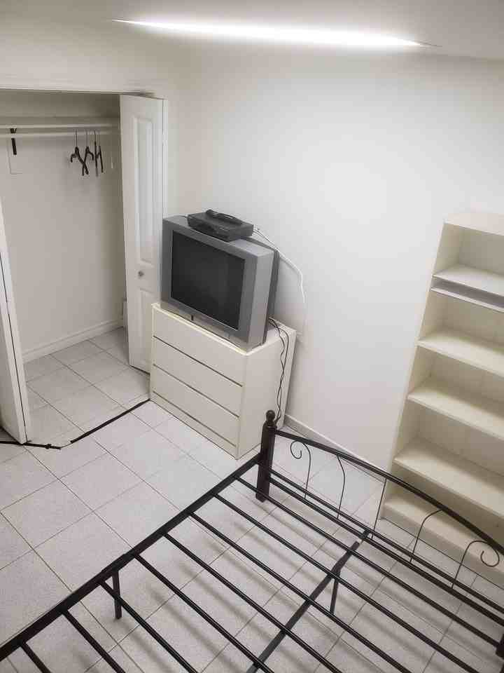 129 Charlton Ave - Photo 3 of 9