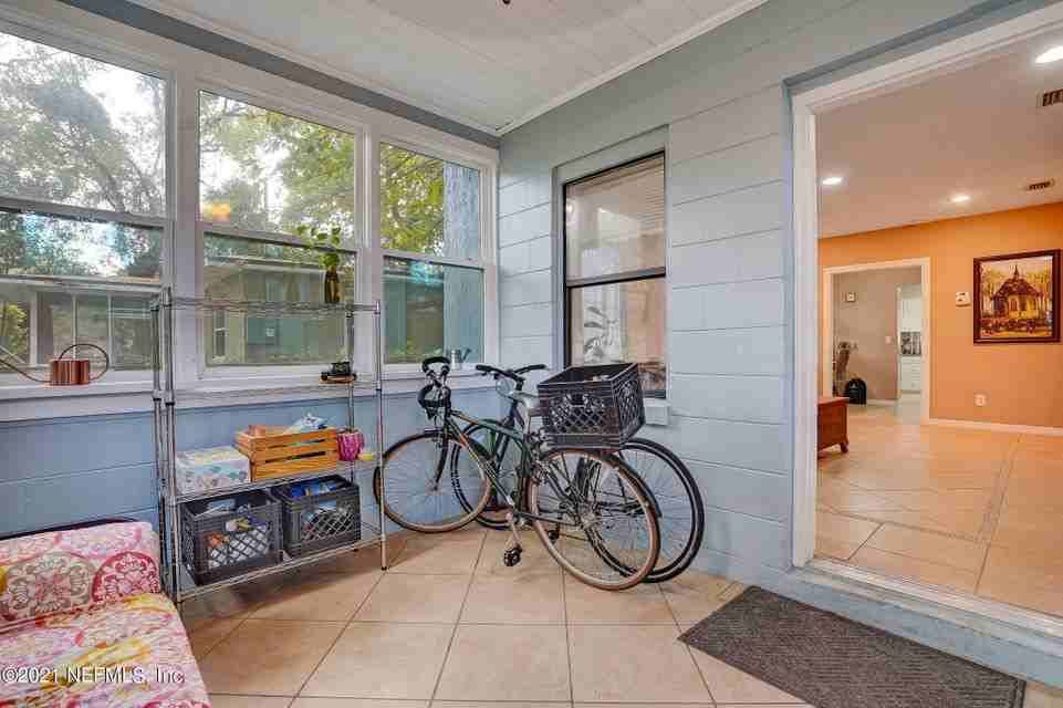 619 Comet St - Photo 2 of 12