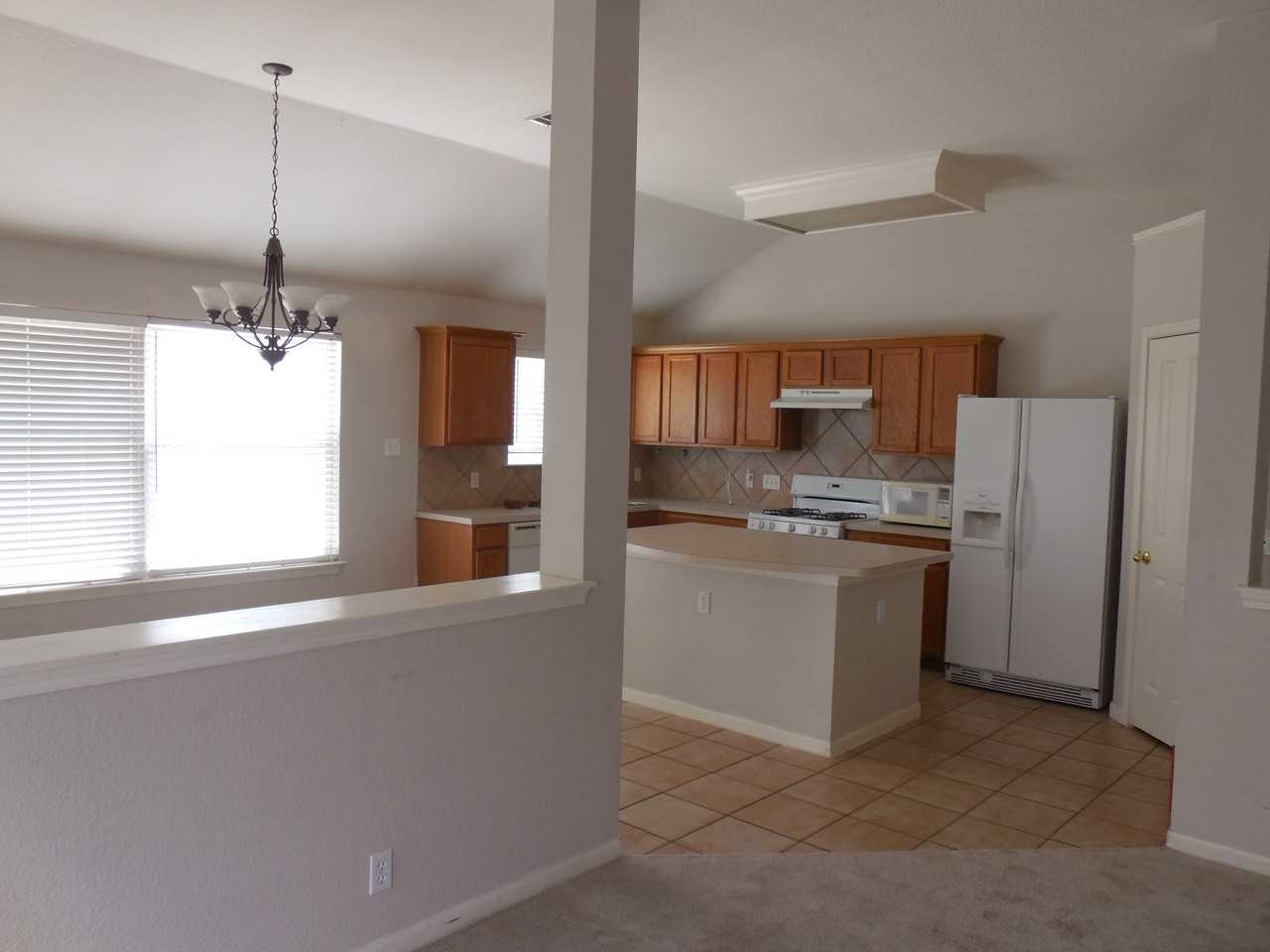 1117 Glendalough Dr - Photo 3 of 14