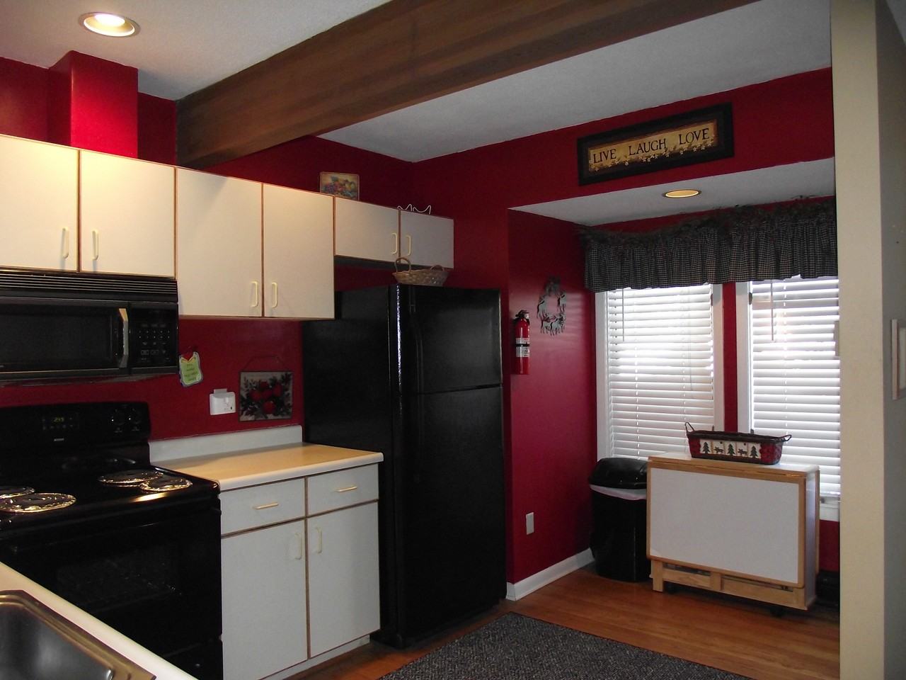 23 Lakeview Ct - Photo 3 of 10