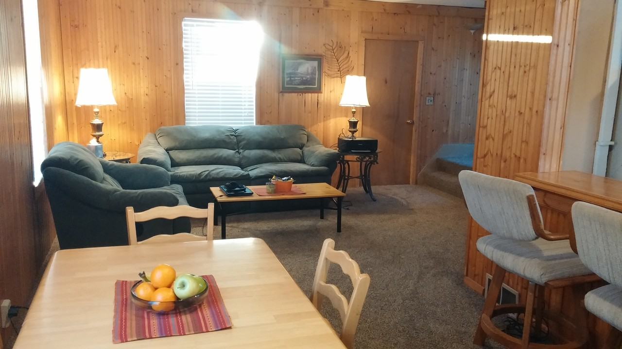 202 Sadie St - Photo 3 of 4