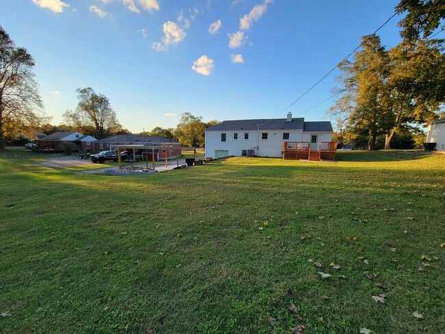 322 E Thompson Ln - Photo 2 of 26