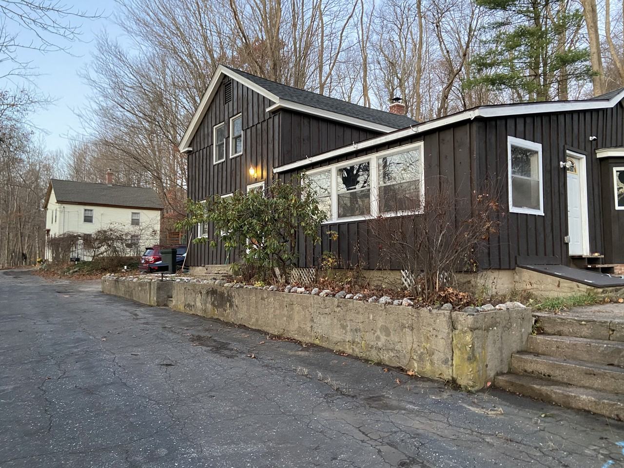 32 Hillside Ave - Photo 3 of 4