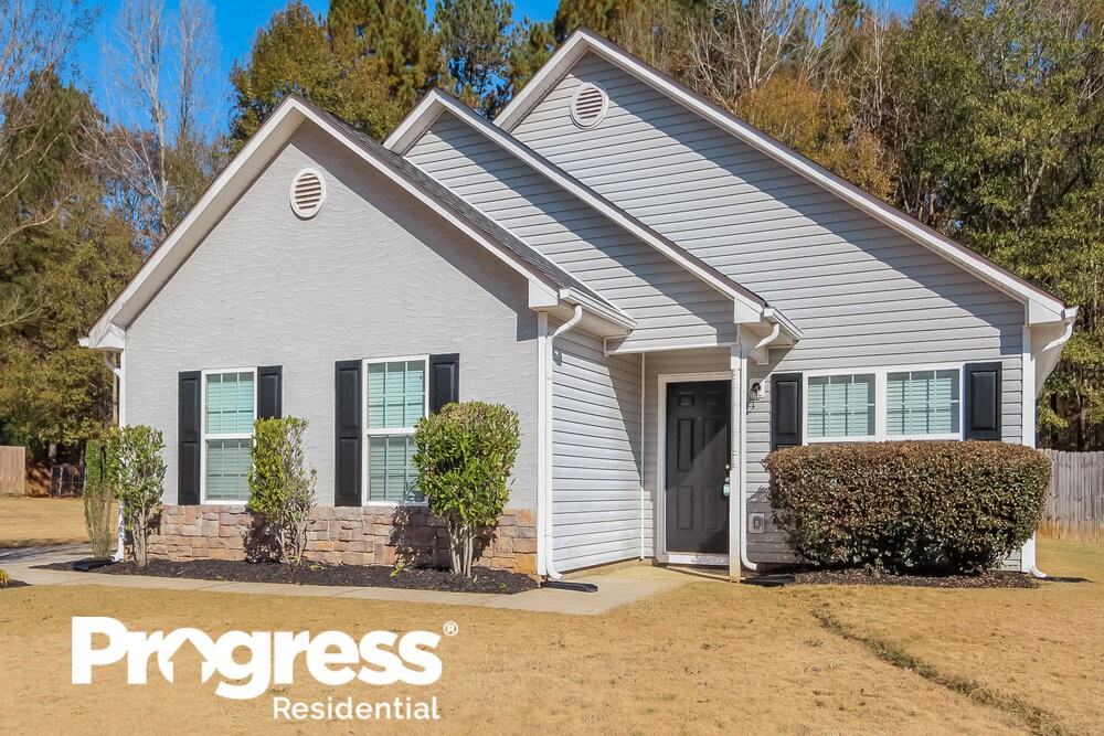 1004 Navaho Trl - Photo 2 of 16