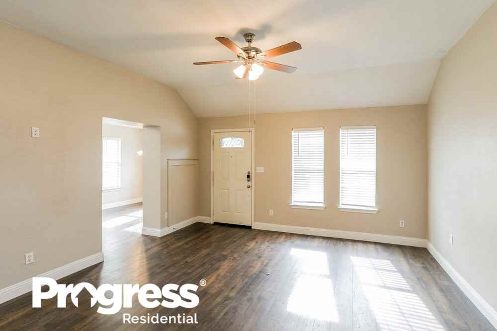 212 W 4th St - Photo 3 of 16
