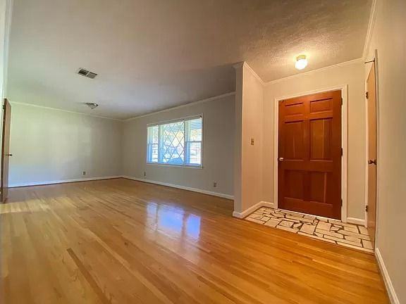 839 Greg Dr - Photo 2 of 7