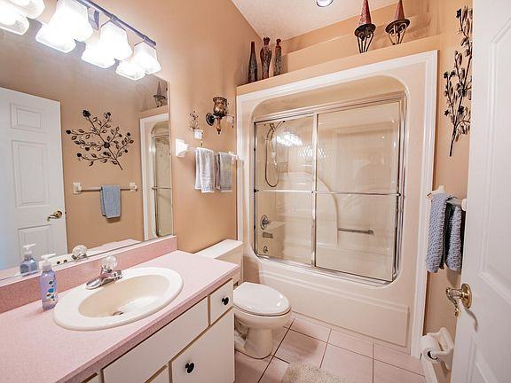 1329 Wicklow Ln - Photo 2 of 36