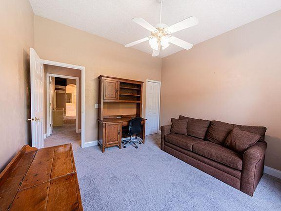 1329 Wicklow Ln - Photo 3 of 36